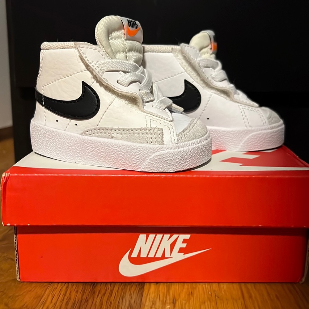 NIKE BLAZER SNEAKERS (infant) W/BOX